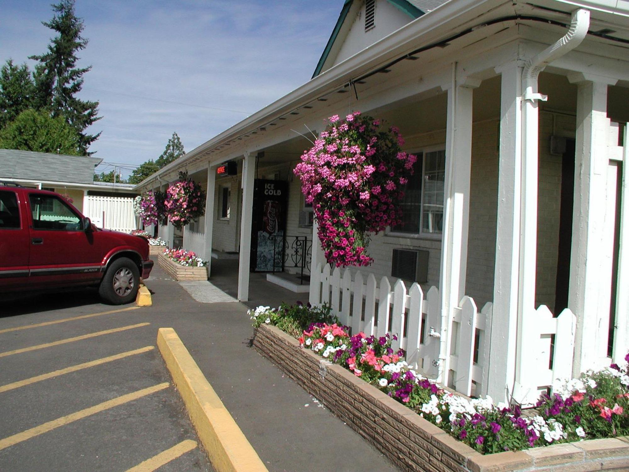 Valley Inn - Lebanon Oregon Exterior photo